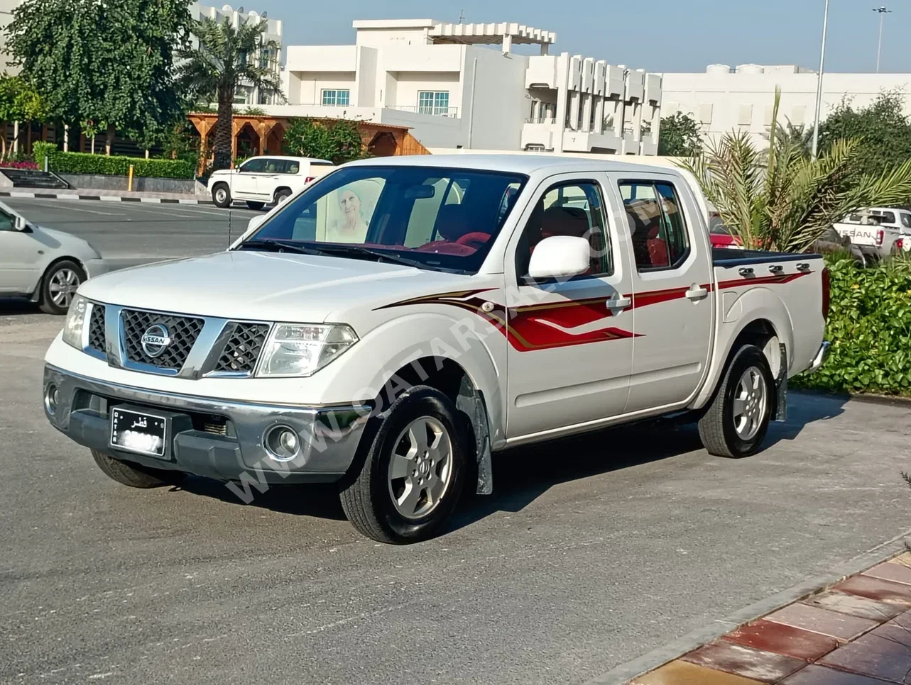 Nissan  Navara  2016  Automatic  200,000 Km  4 Cylinder  Rear Wheel Drive (RWD)  Pick Up  White