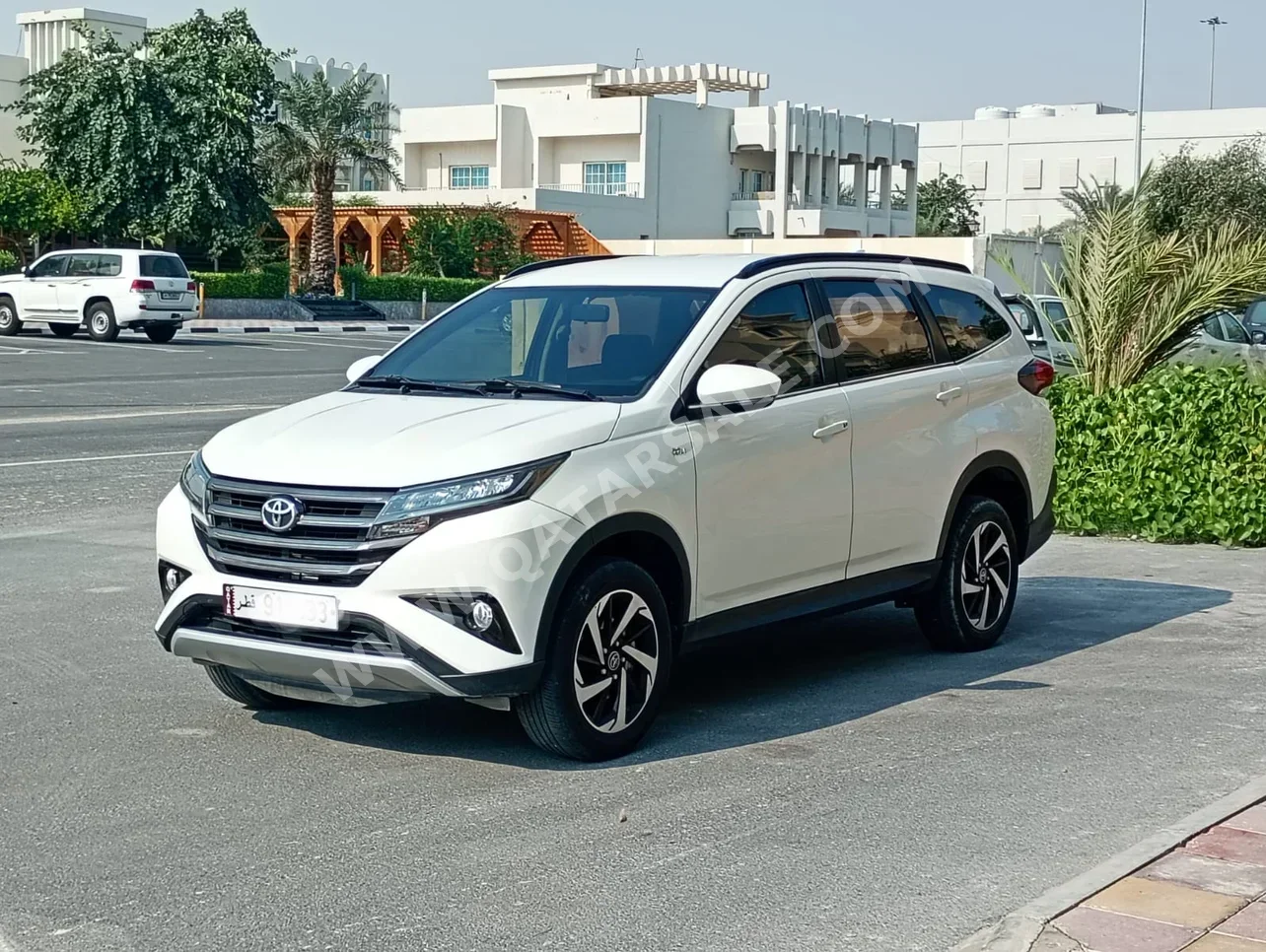 تويوتا  راش  2023  اوتوماتيك  120,000 كم  4 سلندر  سحب امامي  اس يو في  أبيض