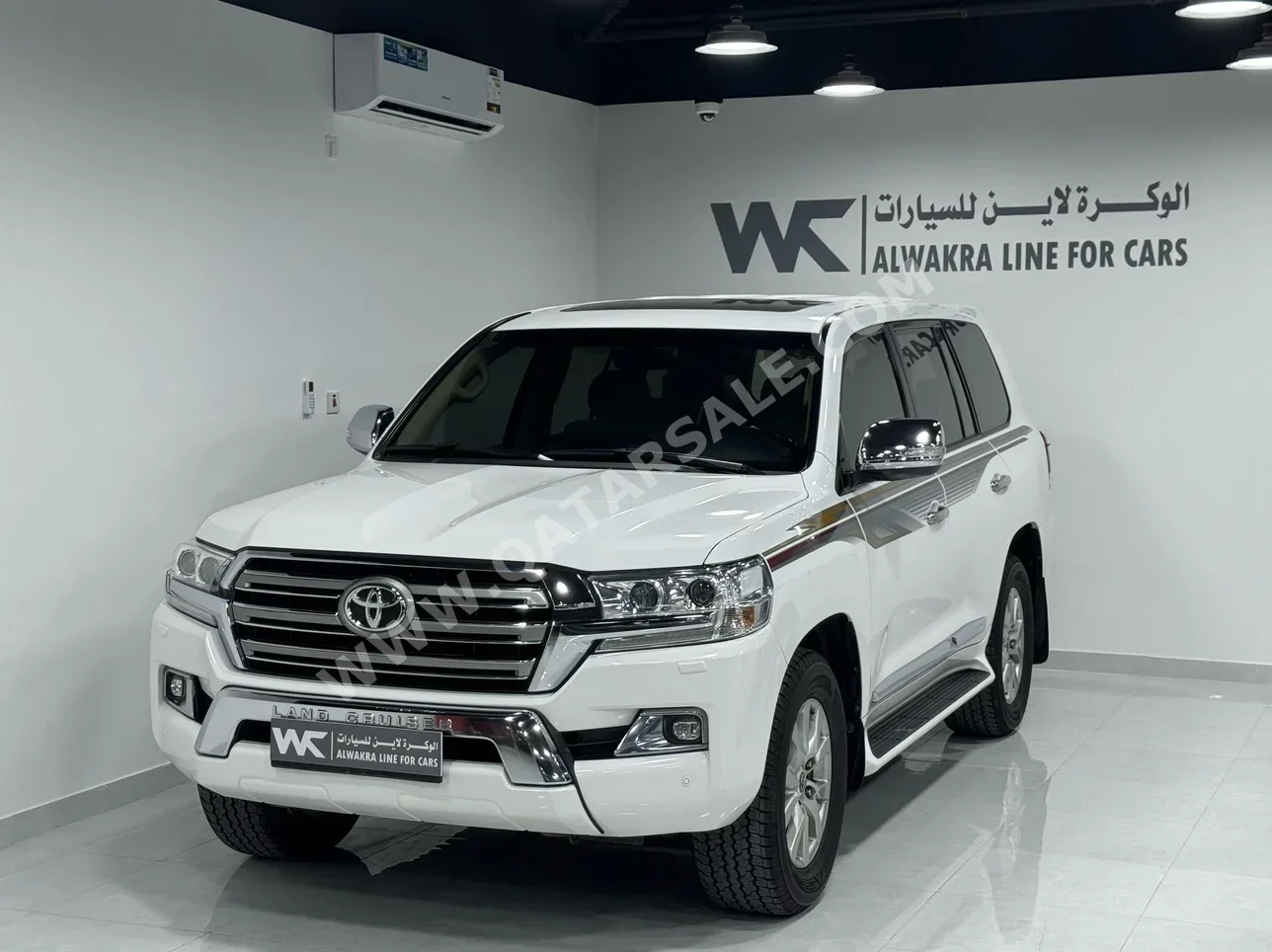 Toyota  Land Cruiser  GXR  2016  Manual  339,000 Km  8 Cylinder  Four Wheel Drive (4WD)  Sedan  White  With Warranty