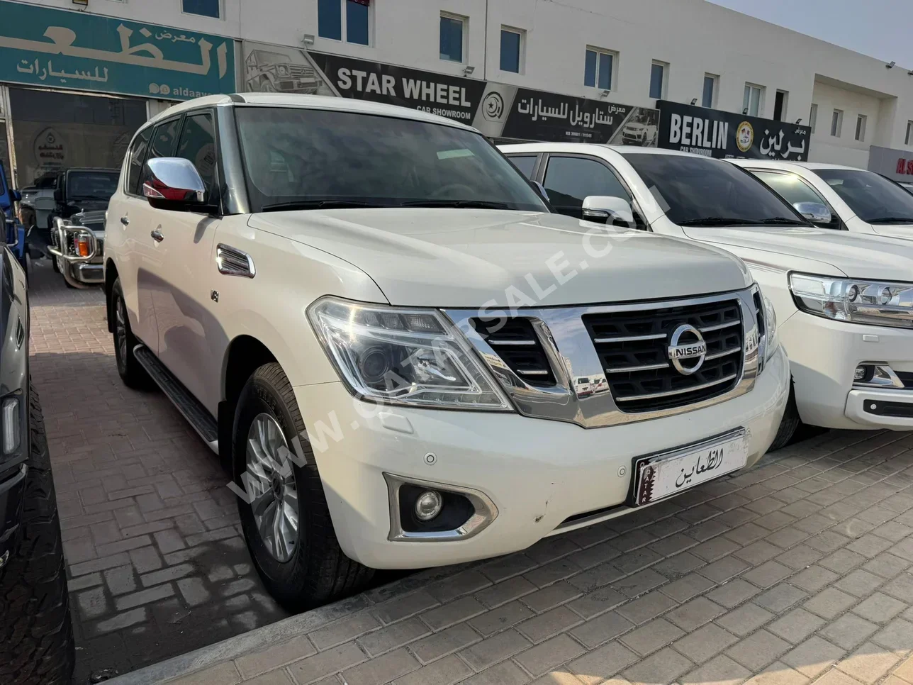 نيسان باترول ال اي 2016 اوتوماتيك 350,000 كم 8 سلندر دفع رباعي اس يو في أبيض