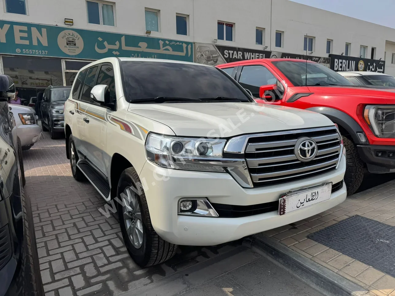 تويوتا  لاند كروزر  جي اكس ار  2017  اوتوماتيك  229,000 كم  6 سلندر  دفع رباعي  اس يو في  أبيض