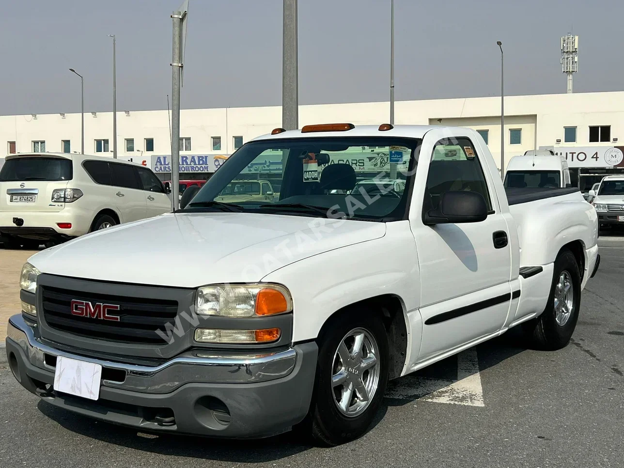GMC Sierra 1999 Automatic 260,000 Km 8 Cylinder Four Wheel Drive (4WD) Pick Up White