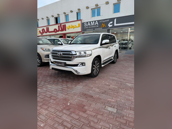 Toyota  Land Cruiser  VXS  2016  Automatic  300,000 Km  8 Cylinder  Four Wheel Drive (4WD)  SUV  White