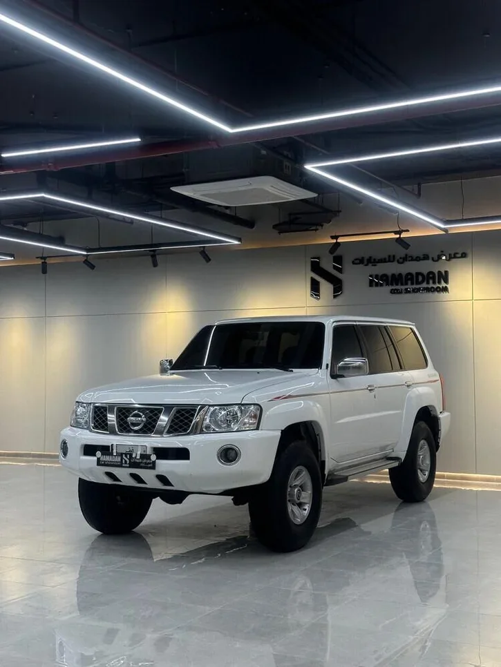 نيسان  باترول  سفاري  2018  عادي  114,000 كم  6 سلندر  دفع رباعي  اس يو في  أبيض