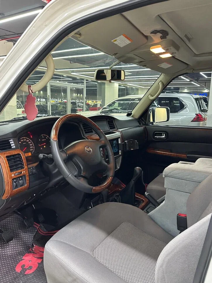 نيسان  باترول  سفاري  2018  عادي  114,000 كم  6 سلندر  دفع رباعي  اس يو في  أبيض