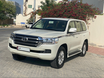 تويوتا  لاند كروزر  جي اكس ار  2021  اوتوماتيك  108,000 كم  6 سلندر  دفع رباعي  اس يو في  أبيض