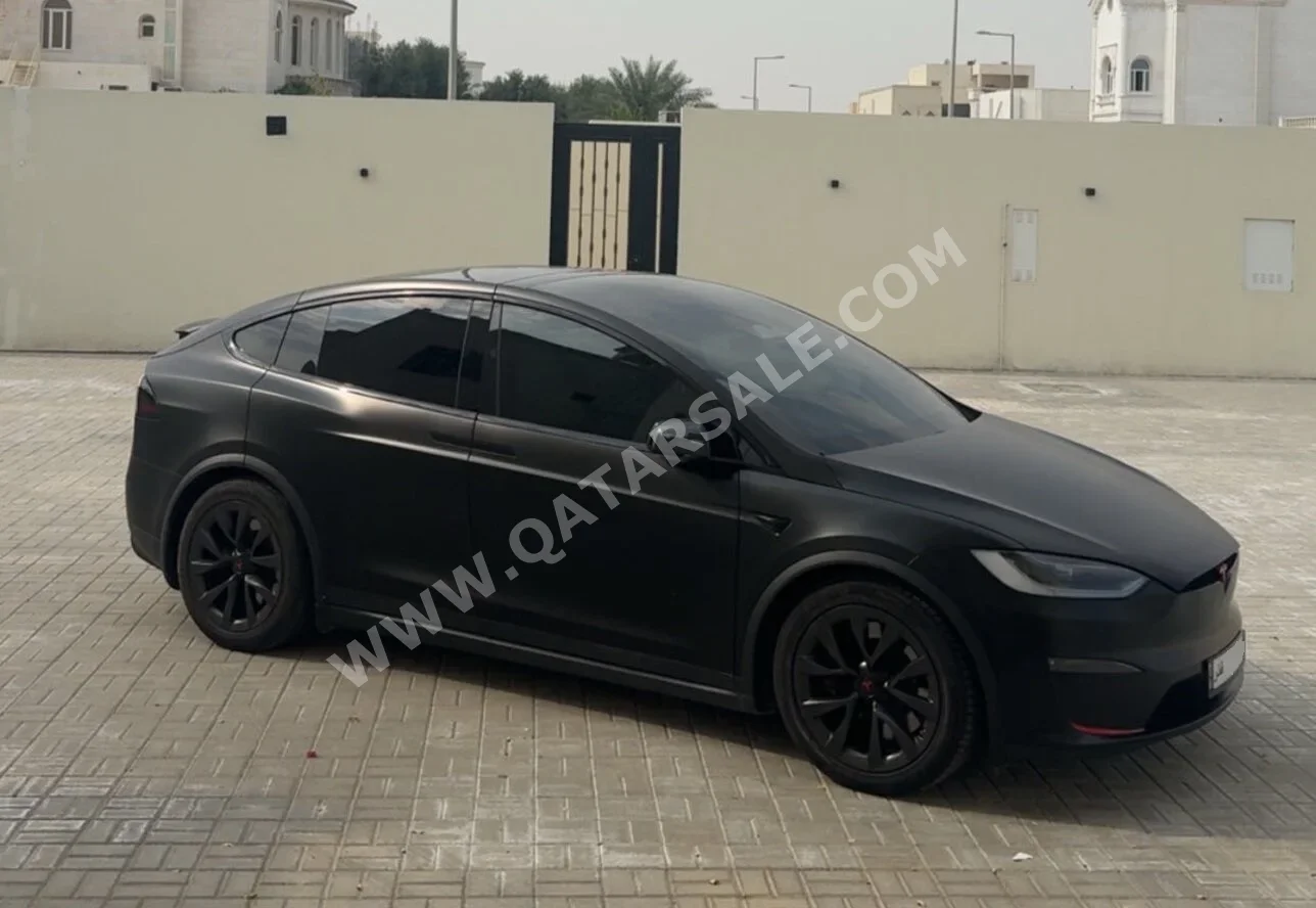تسلا  مودل اكس  2023  اوتوماتيك  40,000 كم  0 سلندر  دفع كلي مستمر  اس يو في  أسود