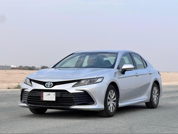 تويوتا  كامري  2022  اوتوماتيك  369,000 كم  4 سلندر  سحب امامي  سيدان  فضي