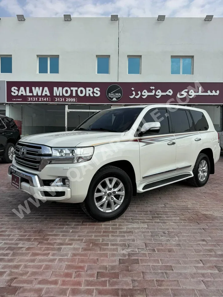تويوتا  لاند كروزر  جي اكس ار  2018  اوتوماتيك  235,000 كم  8 سلندر  دفع رباعي  اس يو في  أبيض