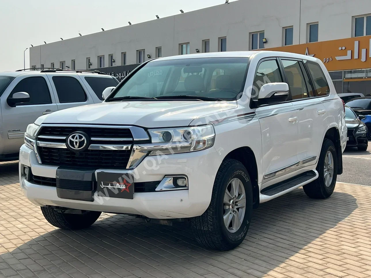 تويوتا  لاند كروزر  جي اكس ار  2017  اوتوماتيك  334,000 كم  8 سلندر  دفع رباعي  اس يو في  أبيض