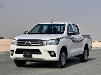 Toyota  Hilux  2022  Automatic  48,000 Km  4 Cylinder  Rear Wheel Drive (RWD)  Pick Up  White