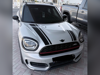 ميني  كوبر  كاونتري مان جي سي دبليو  2022  اوتوماتيك  50,000 كم  4 سلندر  دفع كلي مستمر  هاتشباك  أبيض لؤلؤي  تحت الضمان