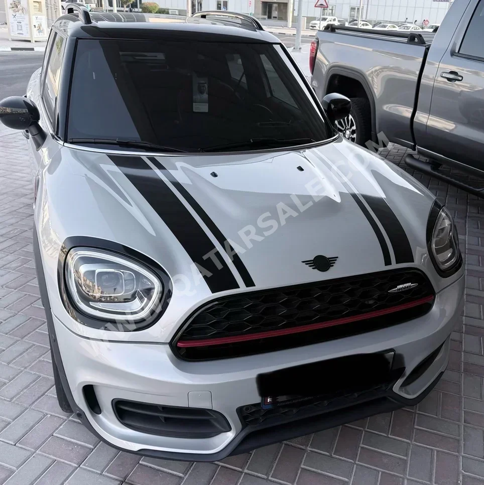 ميني كوبر كاونتري مان جي سي دبليو 2022 اوتوماتيك 50,000 كم 4 سلندر دفع كلي مستمر هاتشباك أبيض لؤلؤي تحت الضمان