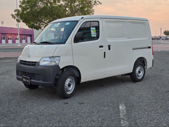 تويوتا فان 4 سلندر فان أبيض 2025