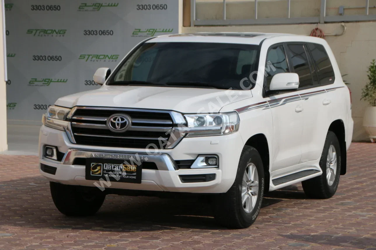 تويوتا  لاند كروزر  جي اكس ار  2020  اوتوماتيك  174,000 كم  6 سلندر  دفع رباعي  اس يو في  أبيض