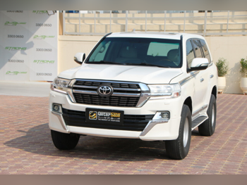 Toyota  Land Cruiser  VXR  2011  Automatic  393,000 Km  8 Cylinder  Four Wheel Drive (4WD)  SUV  White