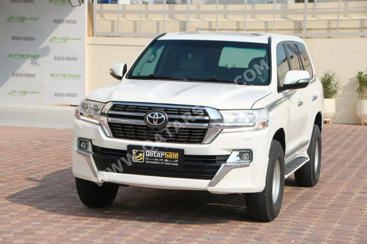 تويوتا لاند كروزر في اكس ار 2011 اوتوماتيك 393,000 كم 8 سلندر دفع رباعي اس يو في أبيض