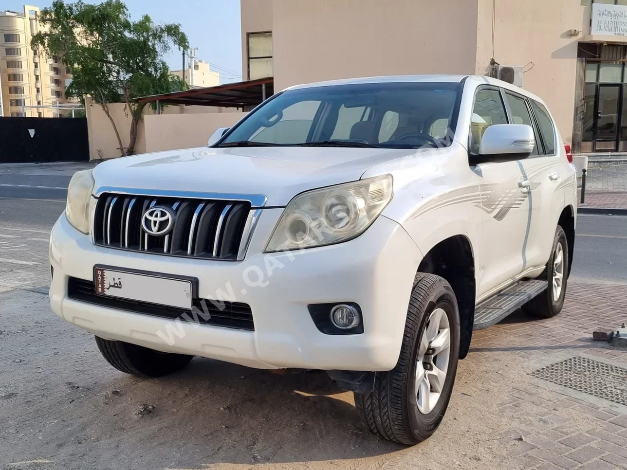 تويوتا  برادو  2012  اوتوماتيك  304,000 كم  4 سلندر  دفع رباعي  اس يو في  أبيض