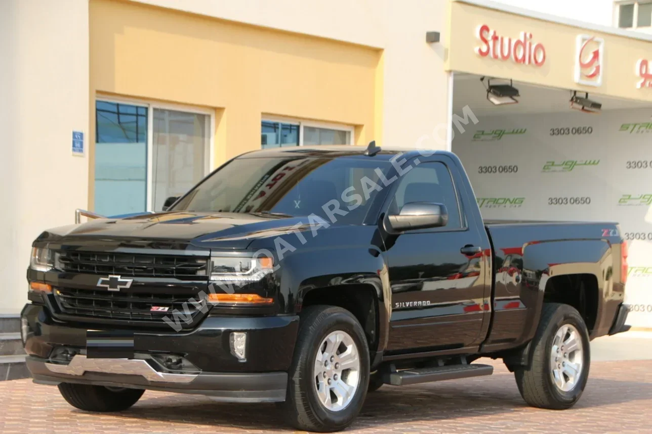 شفروليه سلفرادو زد 71 2018 اوتوماتيك 82,000 كم 8 سلندر دفع رباعي بيكب أسود