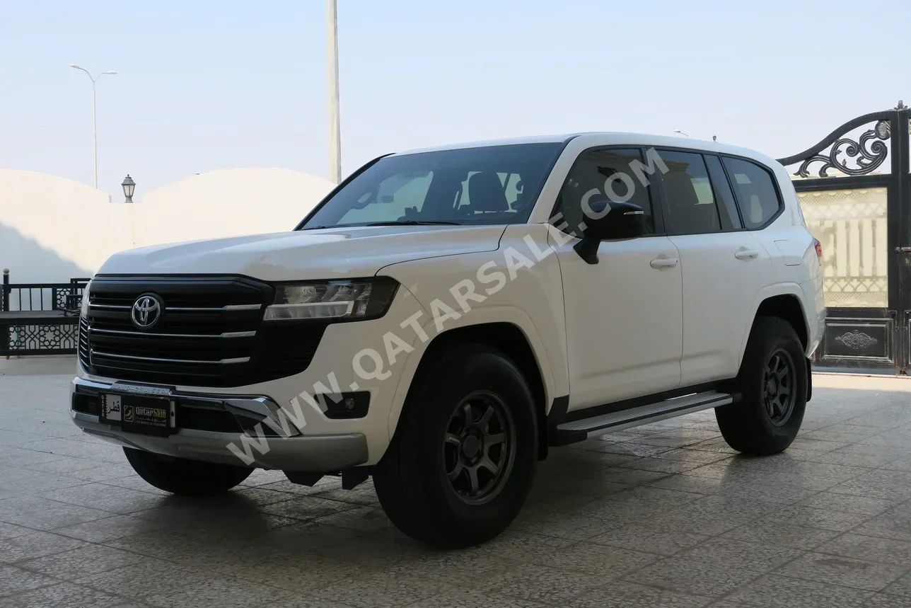 تويوتا  لاند كروزر  جي اكس  2025  اوتوماتيك  35,000 كم  6 سلندر  دفع رباعي  اس يو في  أبيض  تحت الضمان