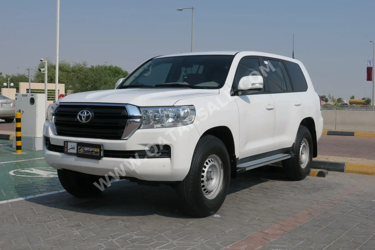 تويوتا  لاند كروزر  جي اكس  2016  اوتوماتيك  184,000 كم  6 سلندر  دفع رباعي  اس يو في  أبيض