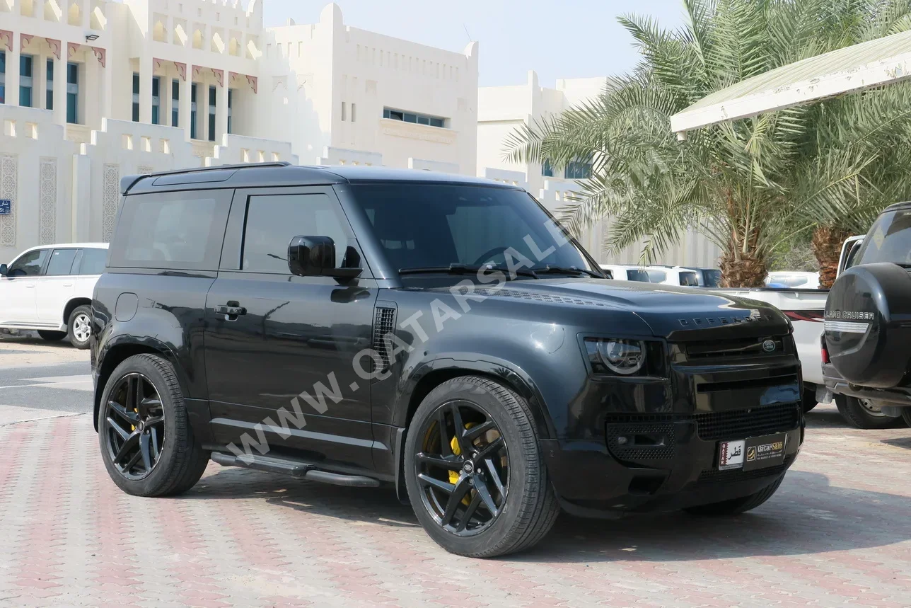 لاند روفر  ديفيندر  90  2022  اوتوماتيك  111,000 كم  6 سلندر  دفع رباعي  اس يو في  أسود
