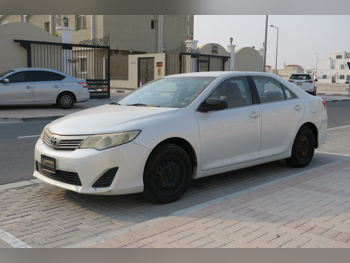 تويوتا  كامري  جي ال  2012  اوتوماتيك  197,000 كم  4 سلندر  سحب امامي  سيدان  أبيض