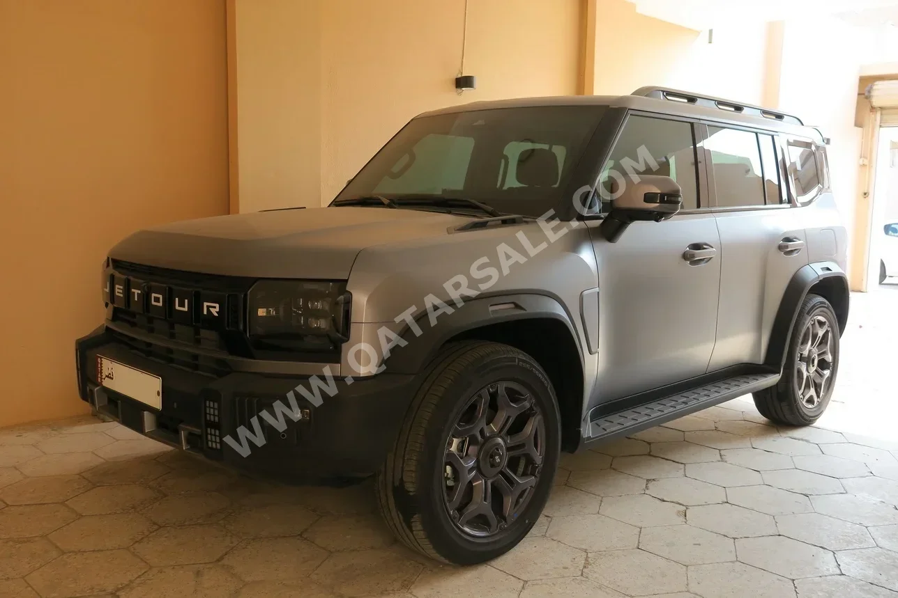 جيتور تي 2 اي- دي ام 2025 اوتوماتيك 8,000 كم 4 سلندر دفع رباعي اس يو في رمادي تحت الضمان