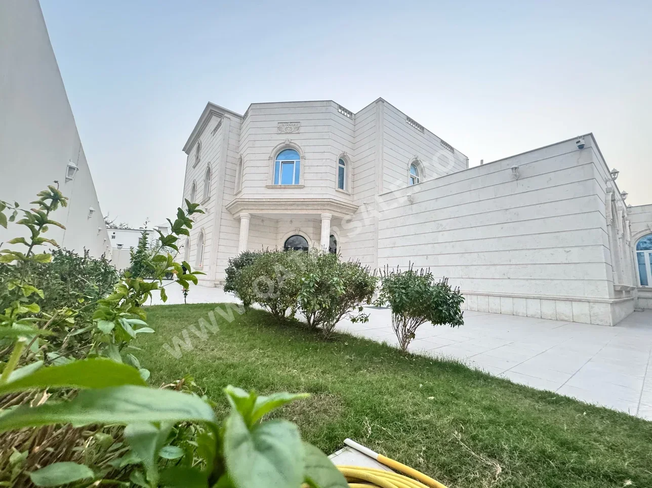 سكن عائلي  - غير مفروشة  - الدوحة  - عنيزة  - 8 غرف نوم