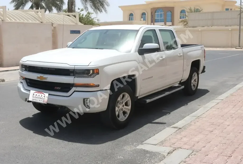 Chevrolet  Silverado  LT  2017  Automatic  105,000 Km  8 Cylinder  Four Wheel Drive (4WD)  Pick Up  White  With Warranty