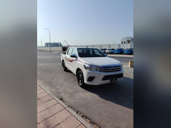 Toyota  Hilux  2022  Manual  158,000 Km  4 Cylinder  Rear Wheel Drive (RWD)  Pick Up  White