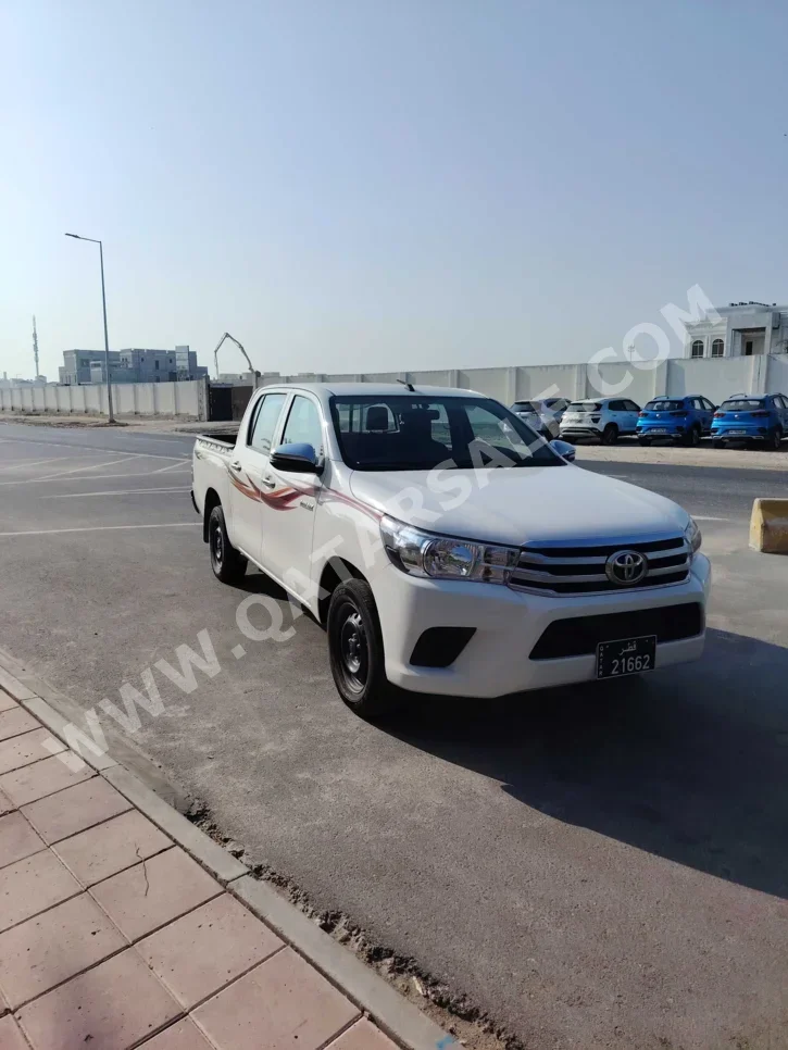 Toyota Hilux 2022 Manual 158,000 Km 4 Cylinder Rear Wheel Drive (RWD) Pick Up White