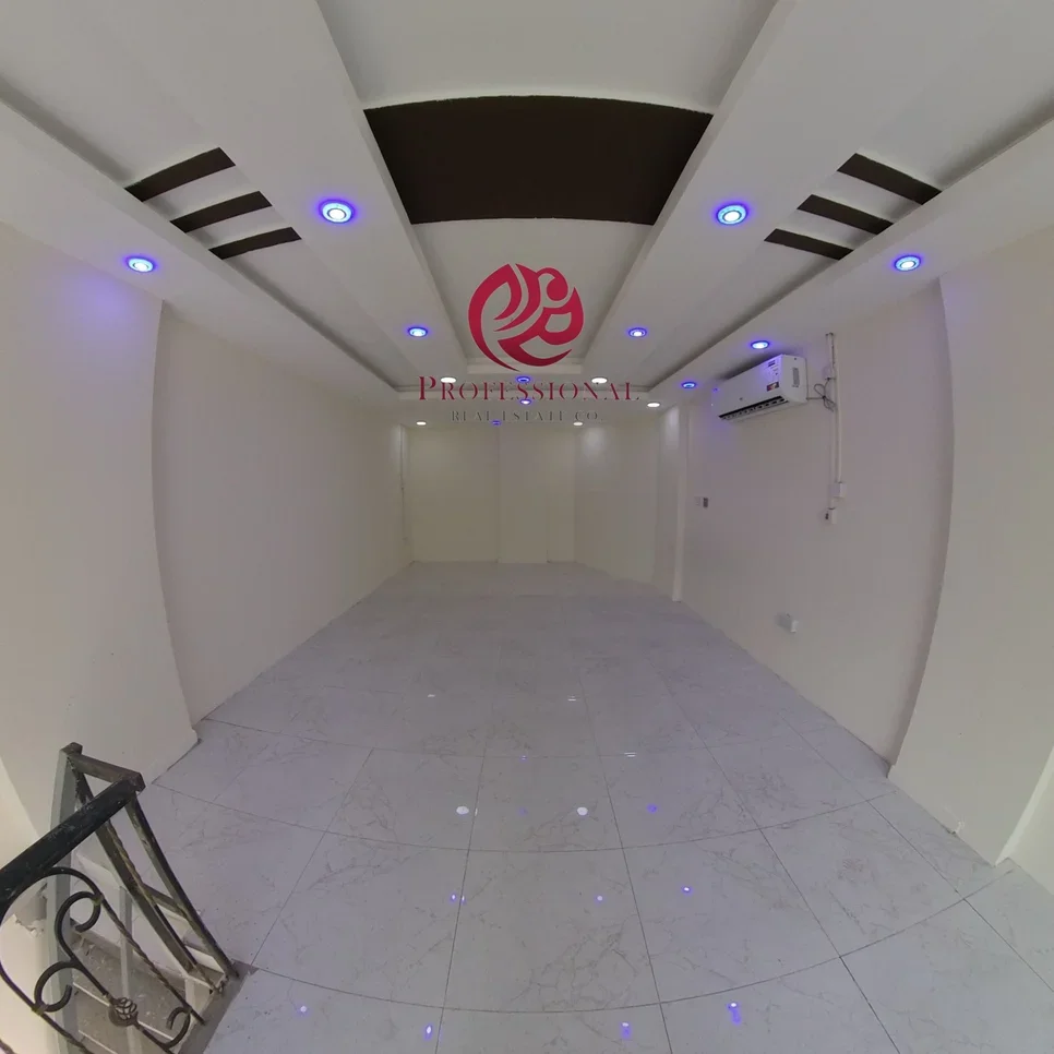 محلات تجارية - غير مفروشة  - الدوحة  للايجار  - فريج بن محمود