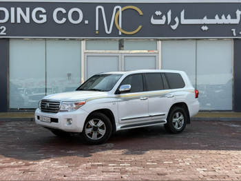 تويوتا  لاند كروزر  في اكس ار  2013  اوتوماتيك  352,000 كم  8 سلندر  دفع رباعي  اس يو في  أبيض