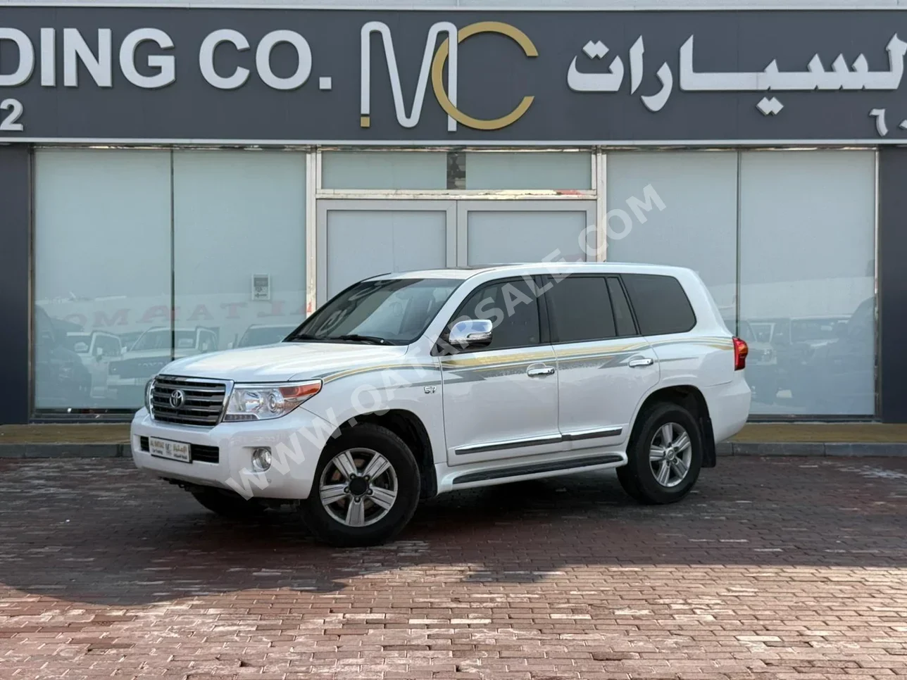 تويوتا  لاند كروزر  في اكس ار  2013  اوتوماتيك  352,000 كم  8 سلندر  دفع رباعي  اس يو في  أبيض