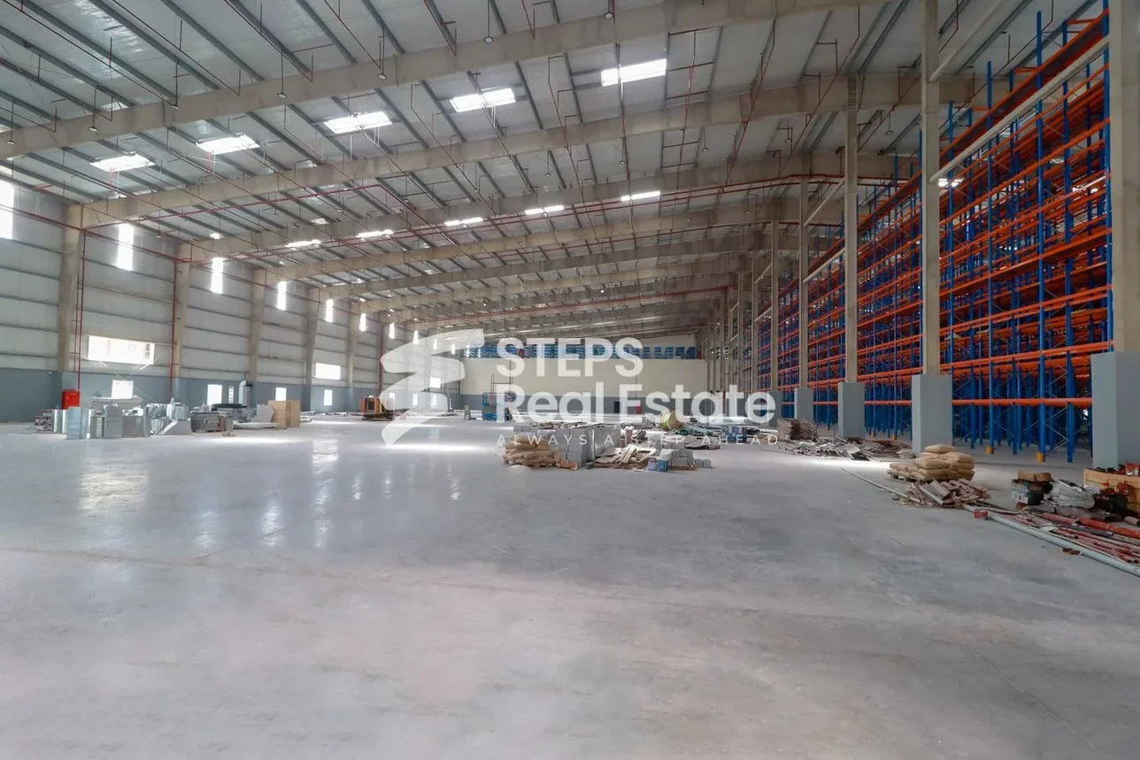 مخازن و مستودعات - الوكرة  - بركة العوامر  -المساحة: 5300 متر مربع