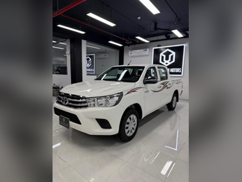 تويوتا  هاي لوكس  2025  عادي  0 كم  4 سلندر  دفع رباعي  بيكب  أبيض  تحت الضمان