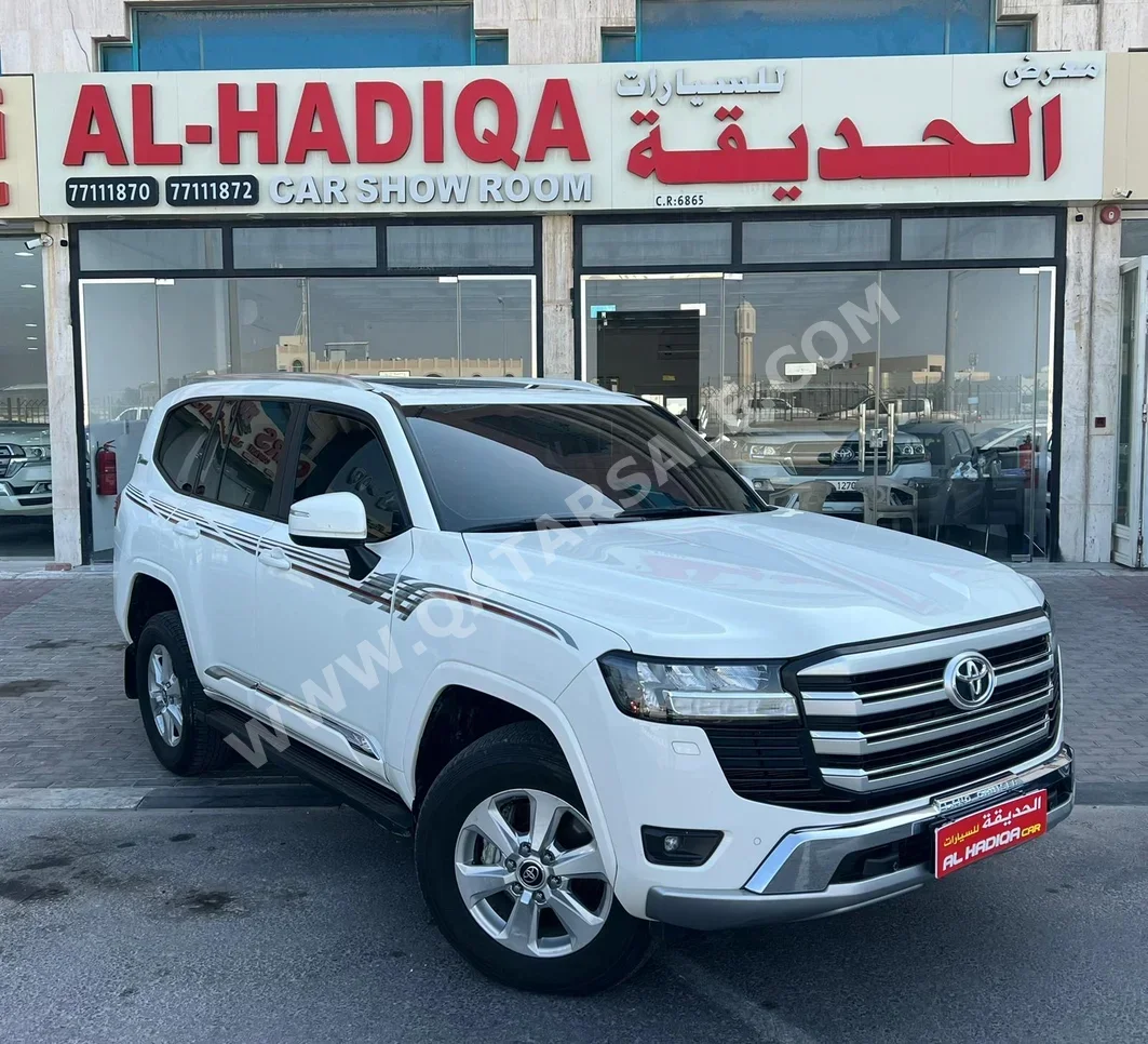 تويوتا  لاند كروزر  جي اكس ار توين توربو  2022  اوتوماتيك  104,000 كم  6 سلندر  دفع رباعي  اس يو في  أبيض