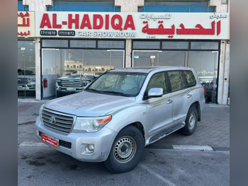 تويوتا  لاند كروزر  في اكس ار  2012  اوتوماتيك  360,000 كم  8 سلندر  دفع رباعي  اس يو في  فضي