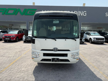 تويوتا  كوستر  2021  عادي  120,000 كم  4 سلندر  دفع خلفي  فان \ باص  أبيض