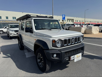 سوزوكي  جمني  2025  اوتوماتيك  4,000 كم  4 سلندر  دفع رباعي  اس يو في  أبيض  تحت الضمان