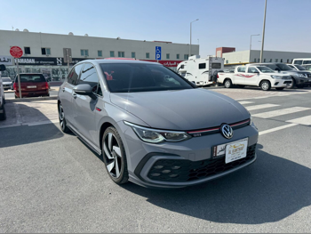 فوكس واغن  غولف  جي تي اي  2023  اوتوماتيك  88,000 كم  4 سلندر  سحب امامي  هاتشباك  رمادي