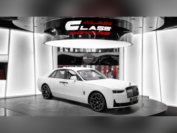 رولز - رويس  غوست  بلاك بادج  2026  اوتوماتيك  36 كم  12 سلندر  دفع خلفي  سيدان  أبيض