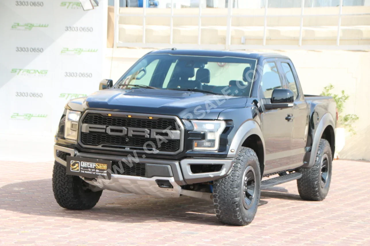 فورد  رابتر  2017  اوتوماتيك  164,000 كم  6 سلندر  دفع رباعي  بيكب  أسود