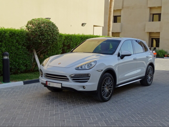 Porsche  Cayenne  Platinum  2014  Automatic  179,000 Km  6 Cylinder  Four Wheel Drive (4WD)  SUV  White