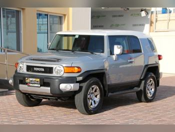 تويوتا  إف جي كروزر  2018  اوتوماتيك  228,000 كم  6 سلندر  دفع رباعي  اس يو في  رمادي