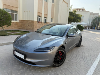 تسلا  مودل 3  لونج راينج  2025  اوتوماتيك  25,000 كم  0 سلندر  دفع كلي مستمر  سيدان  رمادي  تحت الضمان