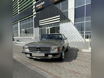 مرسيدس - بنز  560 SL  1987  اوتوماتيك  79,000 كم  8 سلندر  دفع خلفي  كلاسك  فضي دخاني