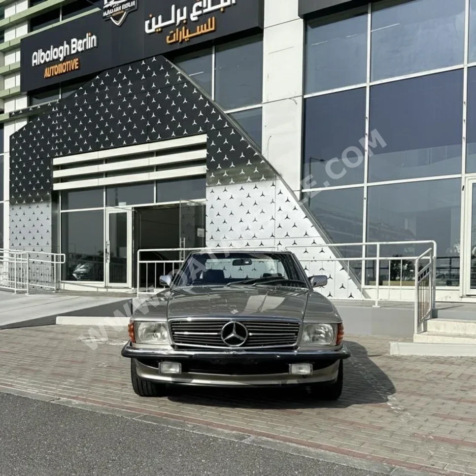 Mercedes-Benz  560 SL  1987  Automatic  79,000 Km  8 Cylinder  Rear Wheel Drive (RWD)  Classic  Smokey silver