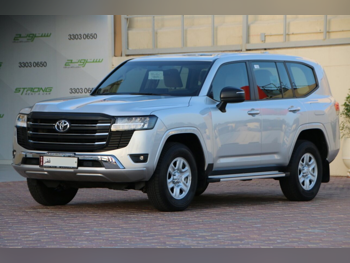 تويوتا لاند كروزر جي اكس 2025 اوتوماتيك 29,000 كم 6 سلندر دفع رباعي اس يو في فضي تحت الضمان